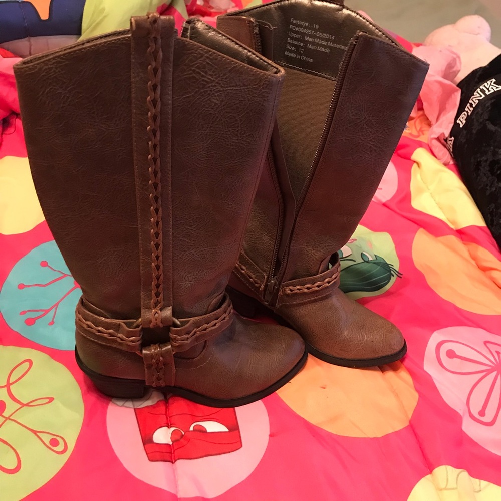 Girl boots